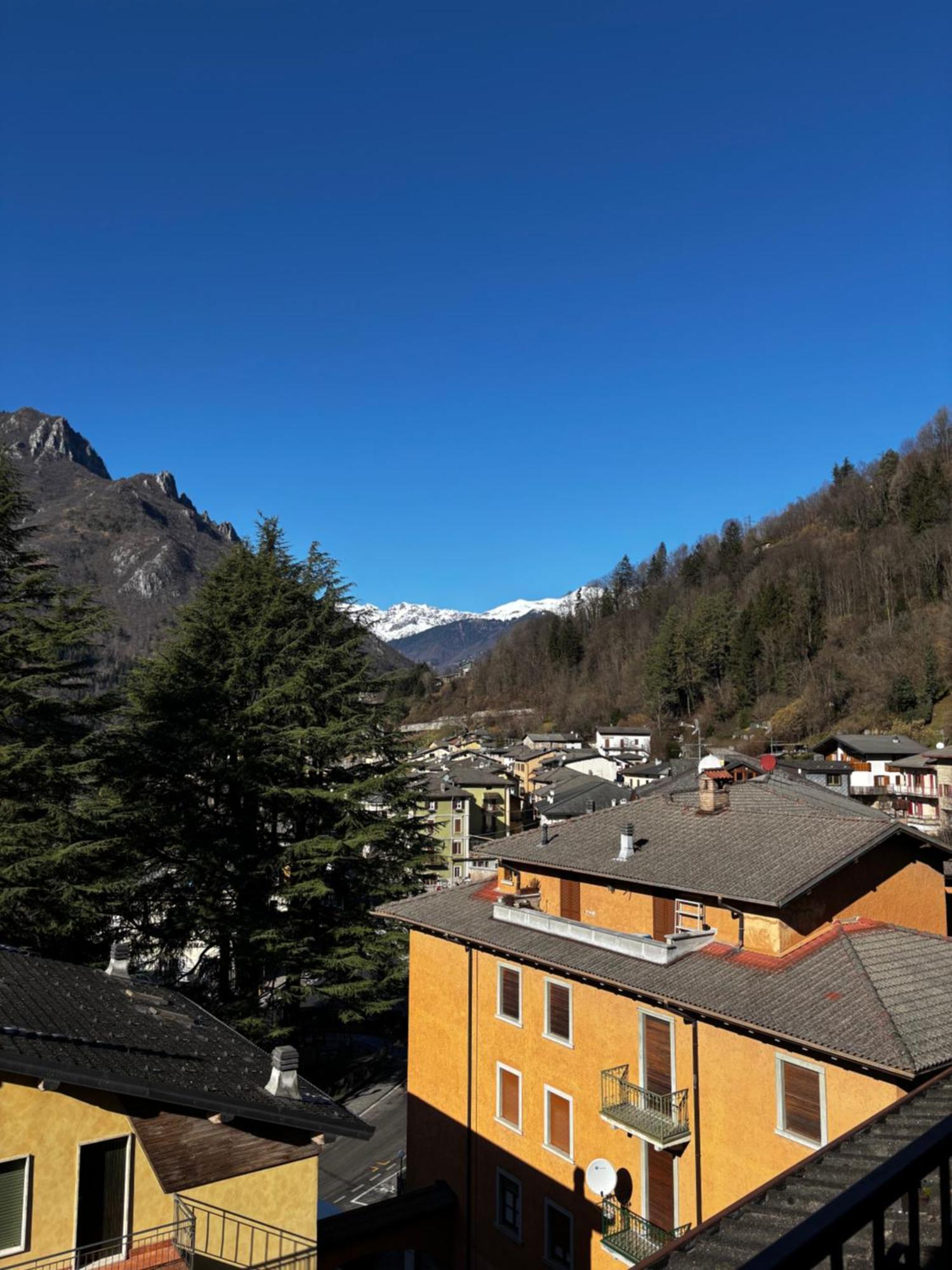 Appartamento La Casa Di Pietro Piazza Brembana Esterno foto